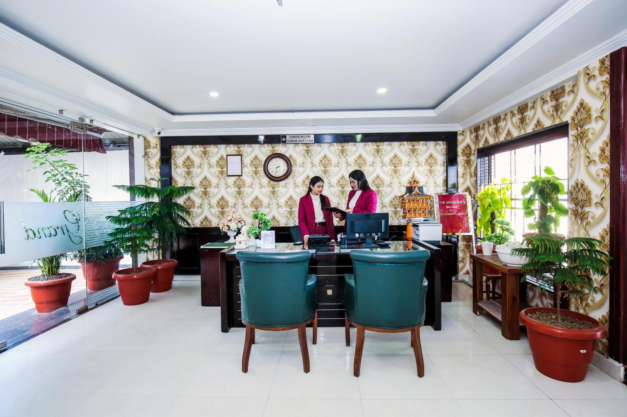 Hotel White Grand Shimla - In City Centre - A Centrally Ac Hotel Exterior photo